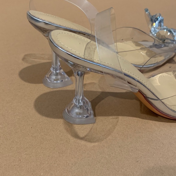 Clear pointed-toe heels with Transparent Crystal flower Embellishment - Picture 5 of 5